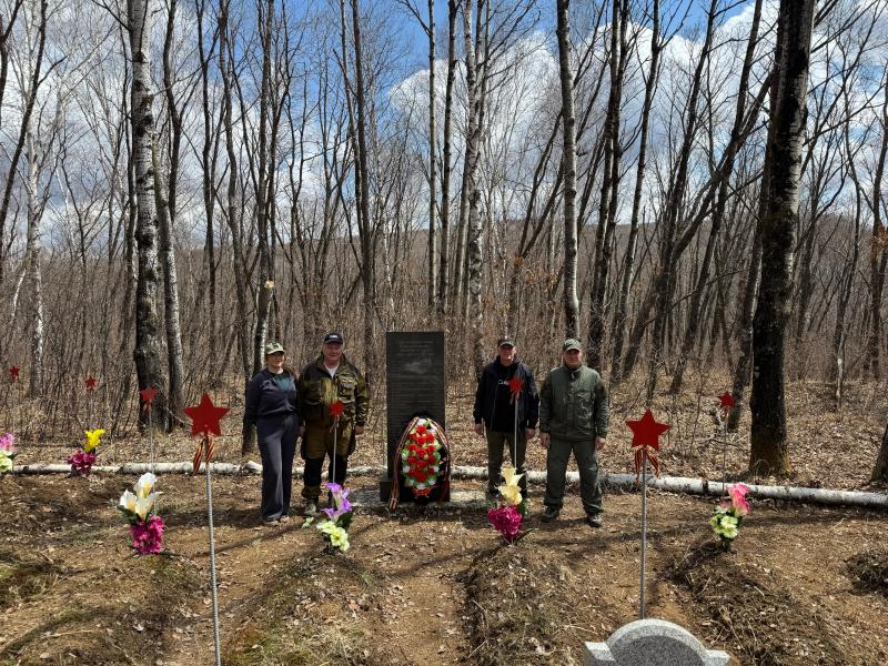 Акция по благоустройству воинских захоронений стала традицией для Приморского филиала ФГУП «УВО Минтранса России»