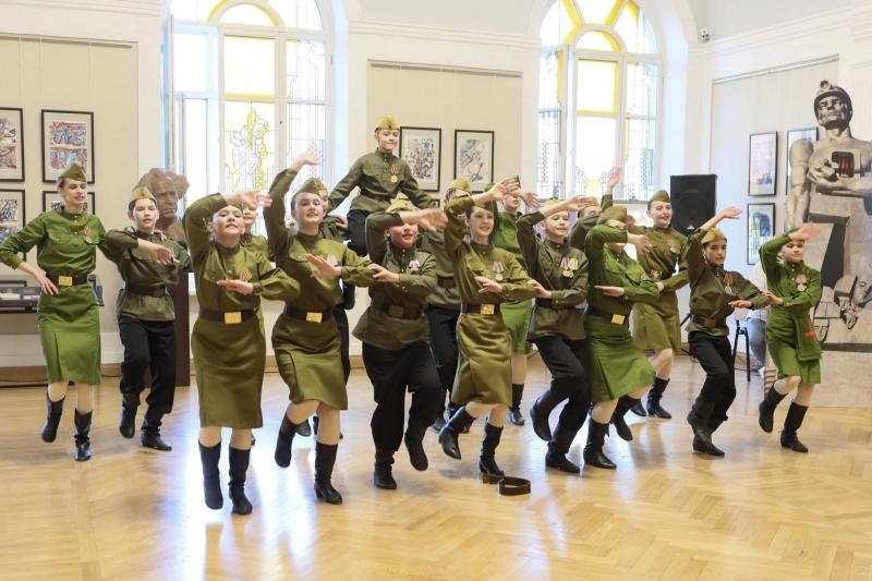 Юнгвардейцы приняли участие в реконструкции исторического бала