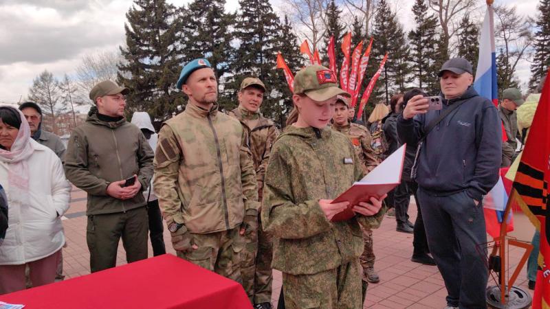 В Иркутске в преддверии Дня Победы подшефные кадеты Росгвардии приняли присягу