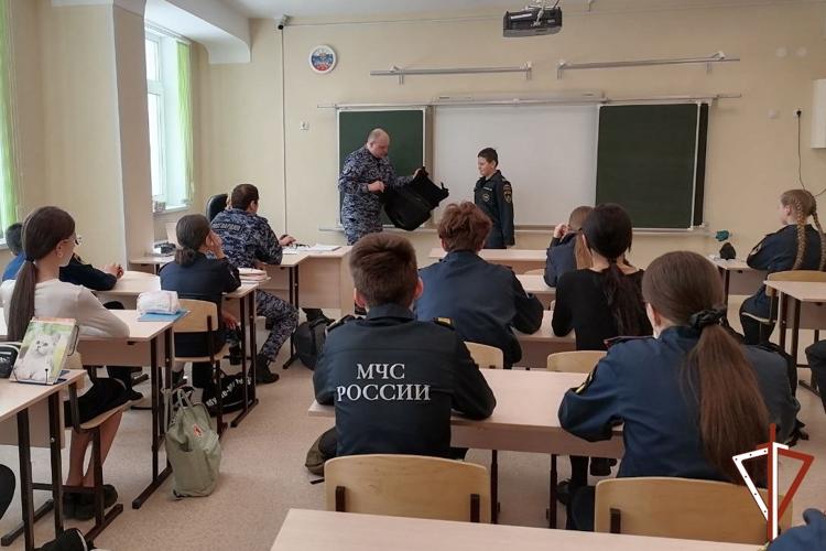 В Югре сотрудники Росгвардии провели патриотические мероприятия