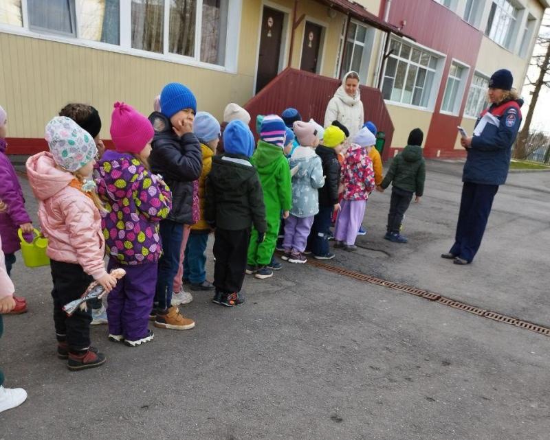 Провели профилактические занятия для дошколят