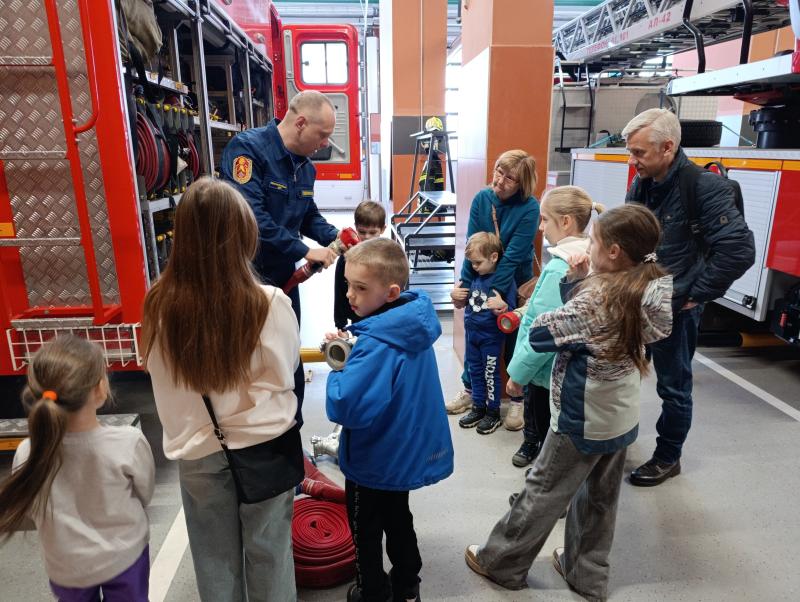 Посетили пожарно-спасательный отряд и изучили правила безопасности жизнедеятельности