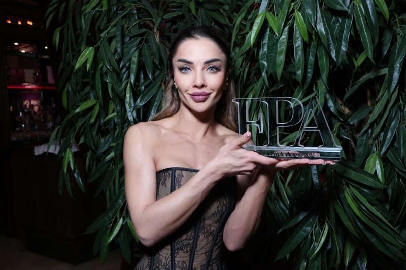 Звездный дождь над Москвой: Леся Чеботина и Мадина Осман на XIV премии "Fashion People Awards"