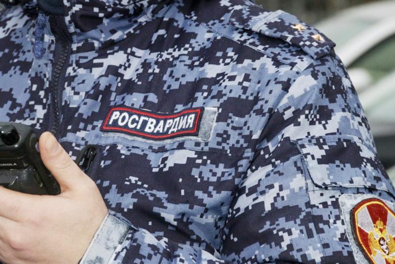 Росгвардейцы задержали предполагаемого виновника, напавшего на свою возлюбленную