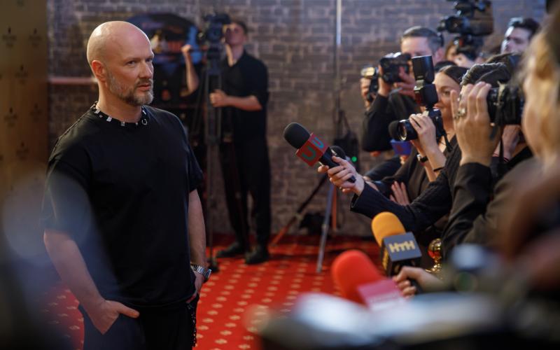 ТНТ снимает полицейскую комедию «Коп-звезда» с Никитой Панфиловым и Анастасией Красовской