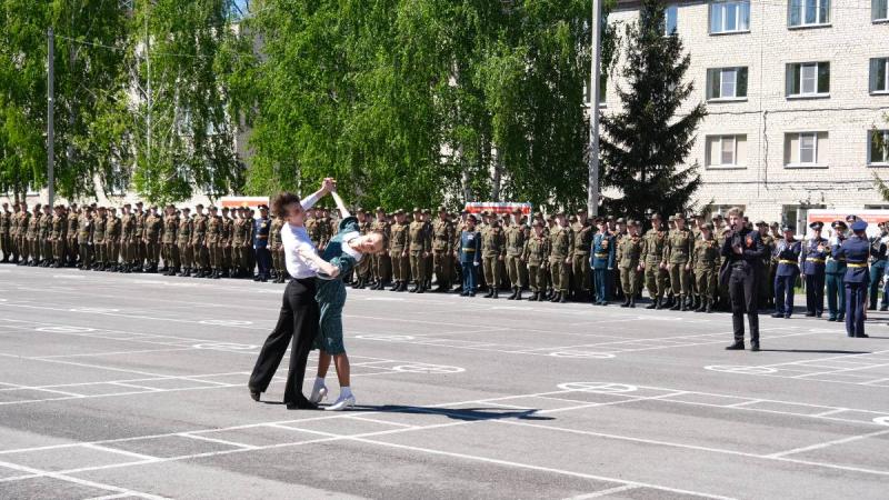 Офицер Росгвардии стал гостем парада Победы студентов Тамбовского государственного университета