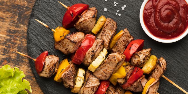 Гастроэнтеролог перечислил маринады для мяса, которые не раздражают желудок