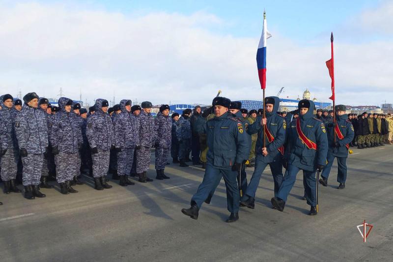 На Ямале Росгвардия приступила к финальным репетициям парадного шествия в честь 80-летия Победы