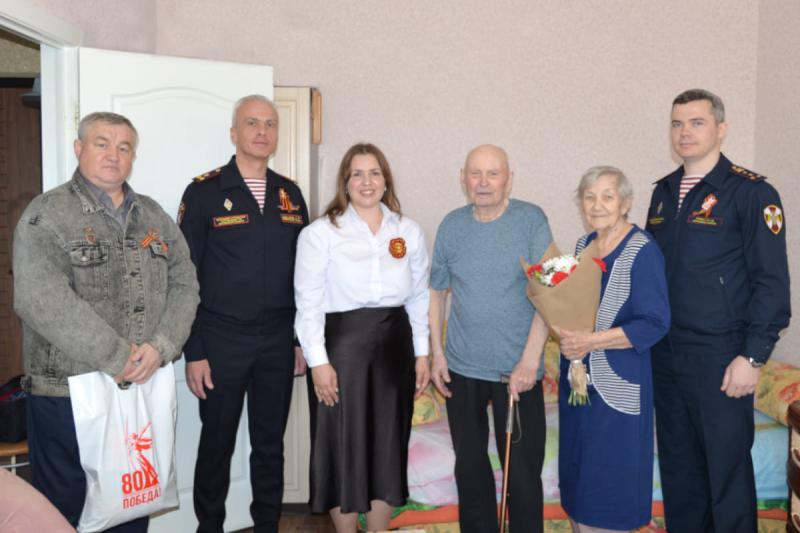 Росгвардия поздравила с Днем Победы ветерана войск НКВД в Кургане