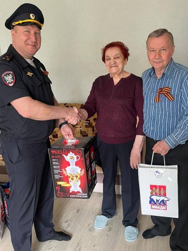 Руководство Юго-Восточного линейного управления МВД России на транспорте в преддверии 80-й годовщины Великой Победы поздравило ветеранов Великой Отечественной войны