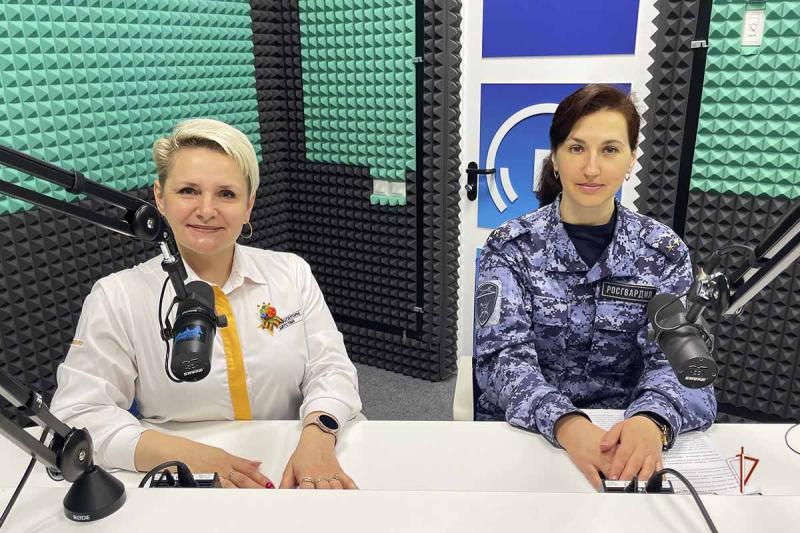 Спецвыпуск ко Дню Победы: офицер Росгвардии и школьный педагог о патриотизме в прямом радиоэфире