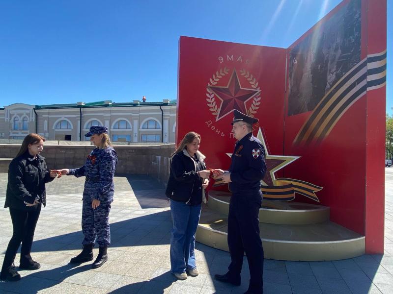 Росгвардейцы в Серпухове присоединились к акции "Георгиевская ленточка"
