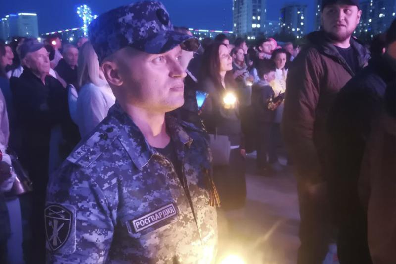 Сотрудники и военнослужащие Росгвардии в Кузбассе приняли участие во Всероссийской патриотической акции «Свеча памяти»