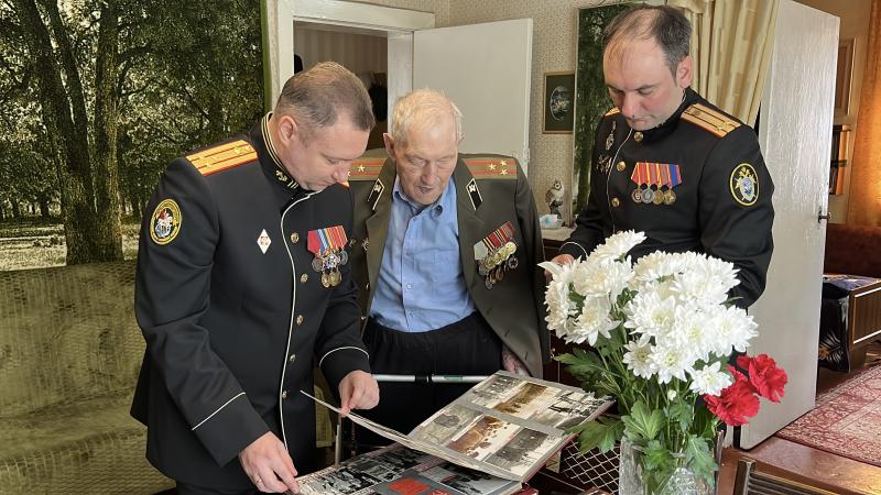 В преддверии Дня Победы сотрудники СК России встретились с ветераном Великой Отечественной войны Владимиром Пирожковым