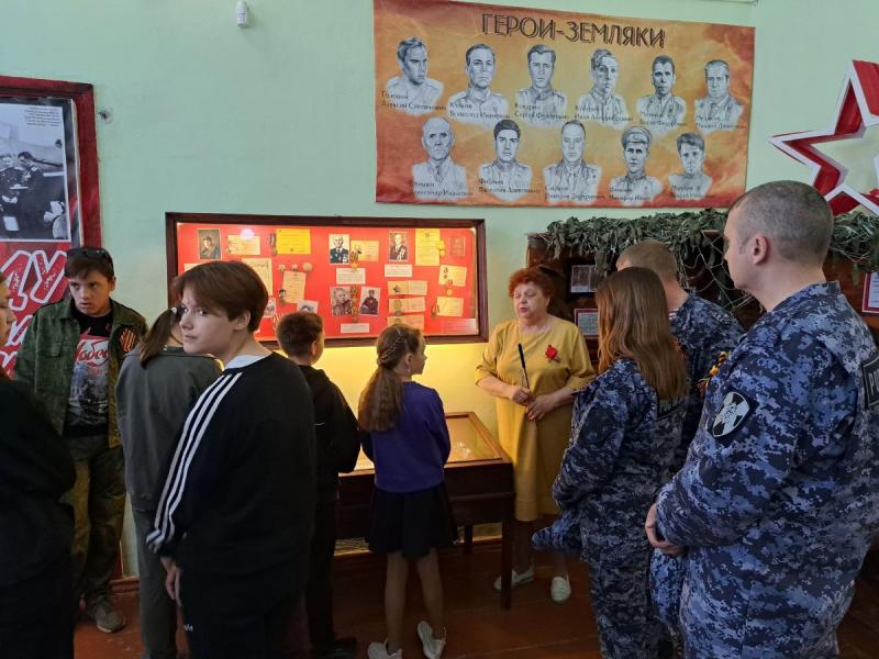 Росгвардейцы с подшефными посетили музей в Катав-Ивановске