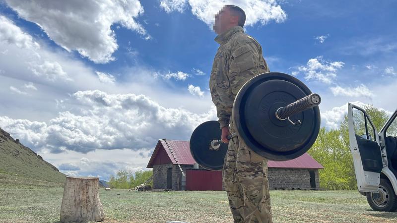 Бойцы спецподразделений тувинской Росгвардии прошли испытания на право ношения геральдического знака