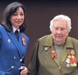 Поздравили участницу войны Александру Кривину