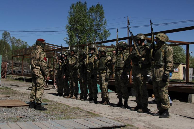 Одиннадцать спецназовцев Росгвардии из Кузбасса поборются за право ношения крапового берета