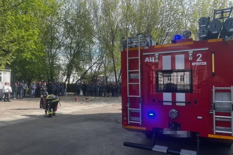 Сотрудники МЧС и Росгвардии провели совместную пожарно-тактическую тренировку в Иркутске