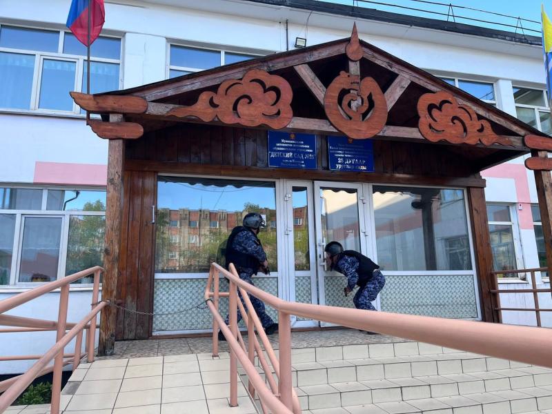 Росгвардейцы проверили слаженность действий в рамках ситуационных занятий вневедомственной охраны Тувы