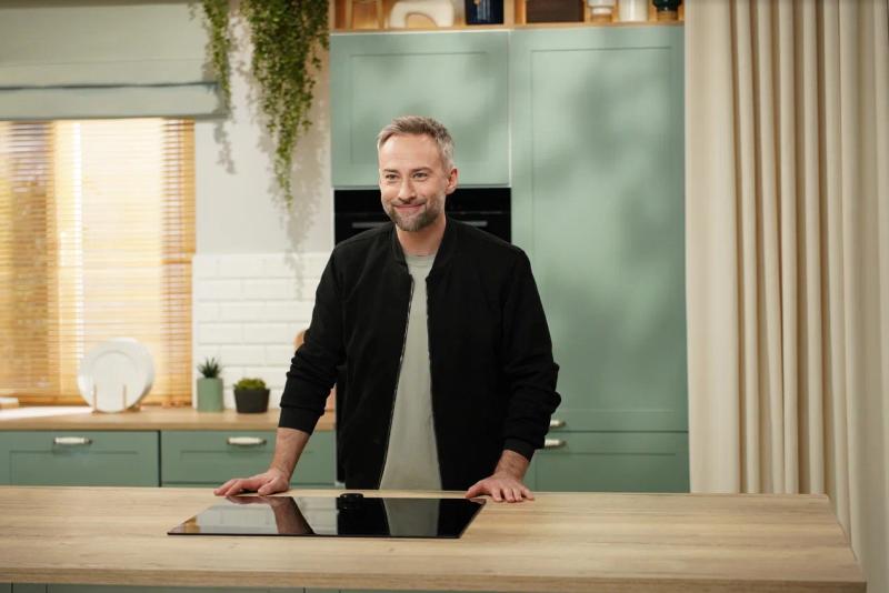 «Они плохо прятали — сами виноваты!»  Дмитрий Шепелев рассказал Анфисе Чеховой, как спустил родительскую заначку на жвачки