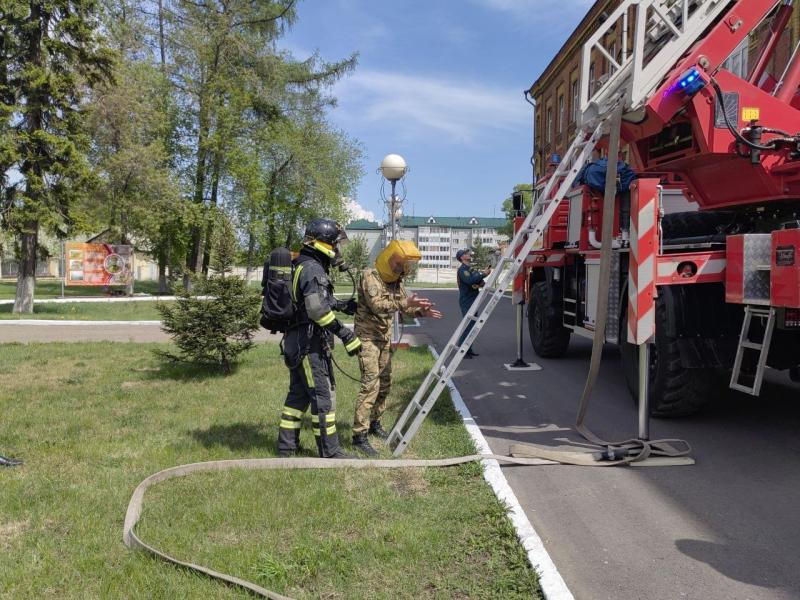 Росгвардия и МЧС провели совместное пожарно-тактическое учение в Иркутске