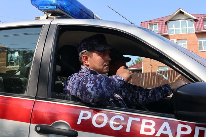 Росгвардейцы защитили сельчан от вооружённого ножом дебошира