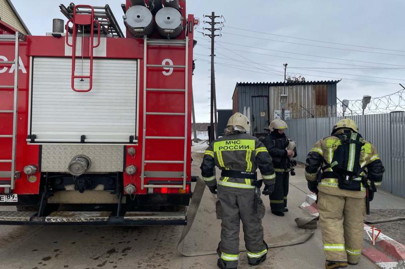 На Ямале прошло межведомственное пожарно-тактическое занятие ОМОН Росгвардии и МЧС