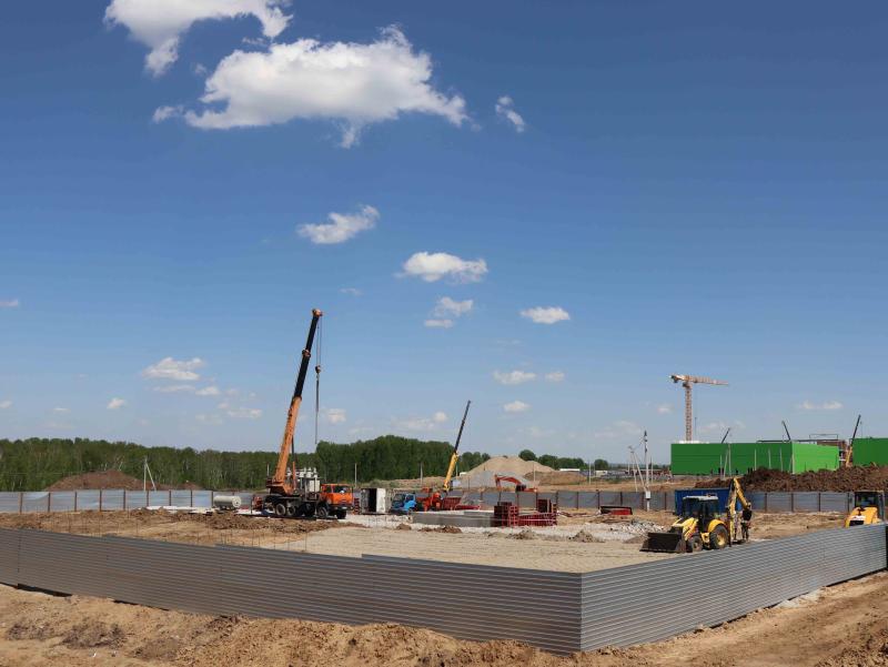 Руководство «Россети Новосибирск» проконтролировало строительство новой высоковольтной подстанции