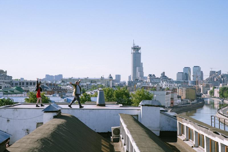 «Я свободен»: студия SVERDЛOVSK и телеканал ТНТ закончили съёмки пилота драмеди с Александром Робаком