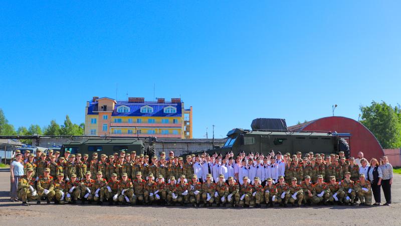 Сотрудники Управления Росгвардии по Республике Марий Эл и кадеты получили памятные награды в честь юбилея Великой Победы