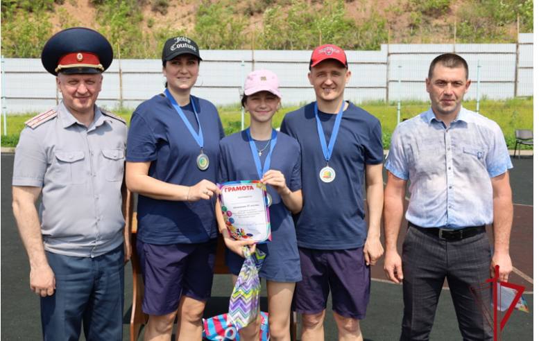 День защиты детей стартовал яркими спортивными конкурсами среди семей сотрудников силовых структур