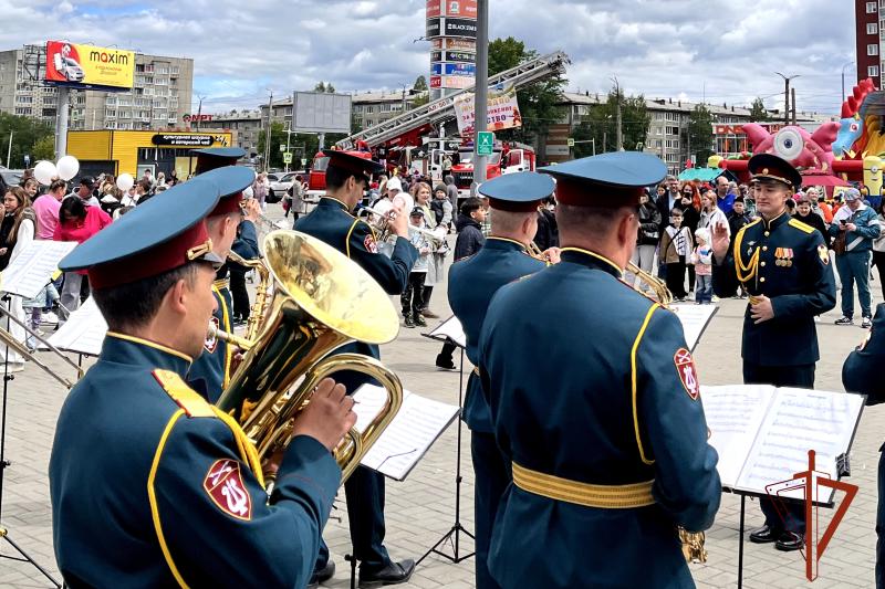 Духовой оркестр Росгвардии в День защиты детей провел концерт для жителей города Ангарска