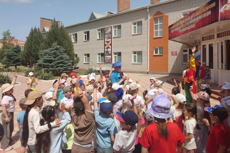 Росгвардейцы поддержали акцию «Дорогою добра» в Грозном