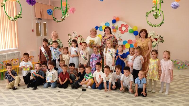 Праздник детства «Живёт на всей планете народ веселый – дети!».