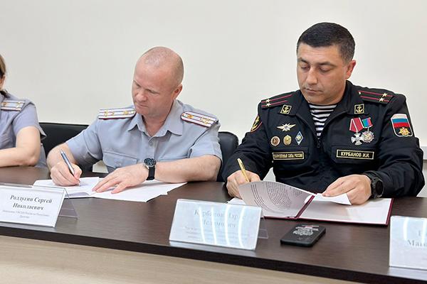 Начальник УФСИН по Республике Дагестан и руководитель Дагестанского филиала фонда «Защитники Отечества» и заключили соглашение о сотрудничестве