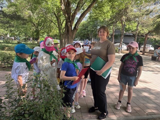 Библиотечный сквер
«Я в этом городе живу»
ко Дню города Симферополя