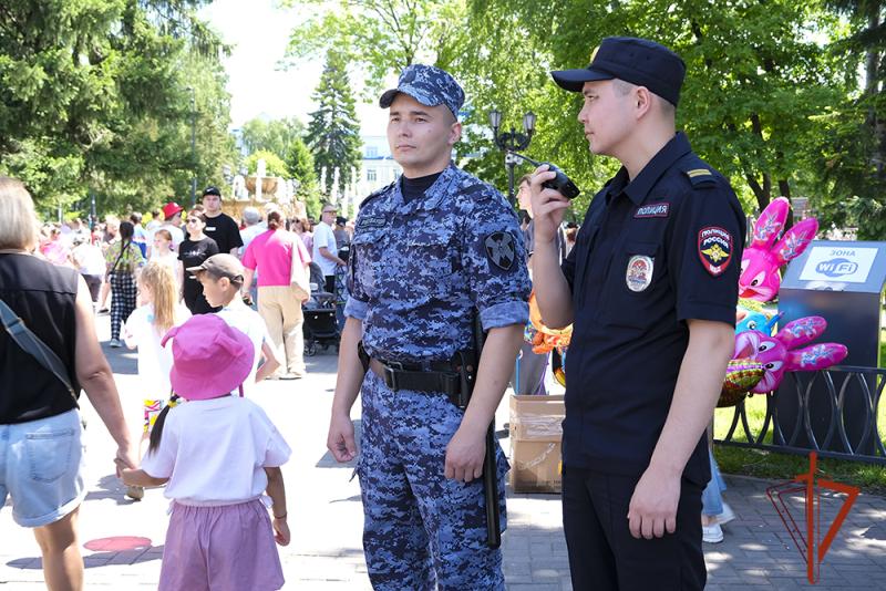 Росгвардия обеспечила безопасность празднования Дня защиты детей в Горно-Алтайске