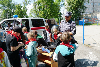 «Каникулы с Росгвардией» состоялись в детском лагере «Радуга»