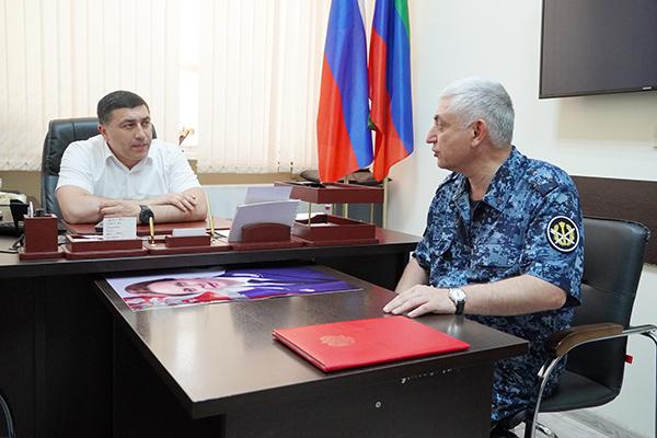 Заместитель начальника УФСИН и руководитель Дагестанского филиала Госфонда «Защитники Отечества» обсудили вопросы трудоустройства участников СВО