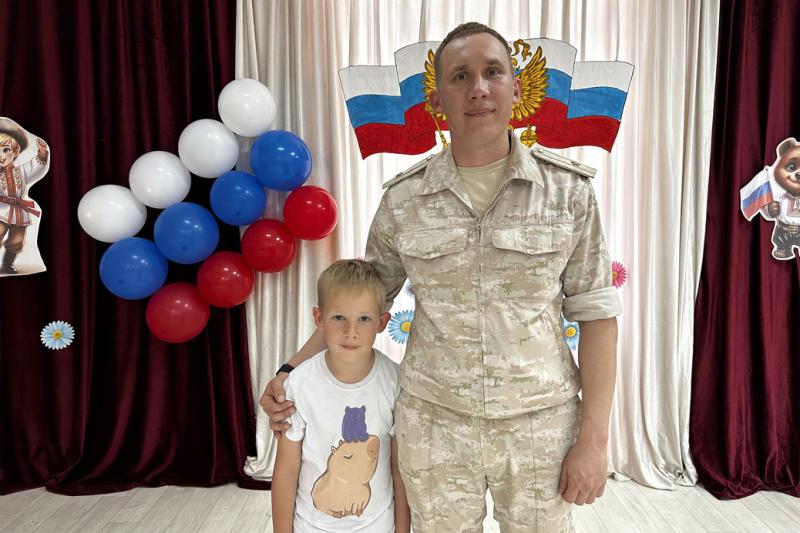 В Грозненском детском саду Росгвардии прошел флэшмоб ко Дню России