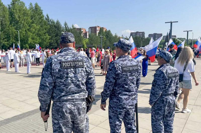 Безопасность праздничных мероприятий обеспечила Росгвардия в Кузбассе