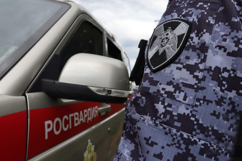 Росгвардейцы задержали похитителя бодрящего напитка в городском супермаркете