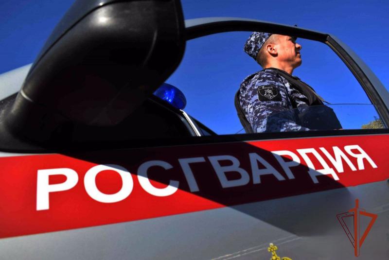 Росгвардейцы из Иркутска оперативно задержали подозреваемую в краже инструмента из строительного магазина