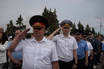 В День России начальник Управления Росгвардии по Ульяновской области принял участие в торжественной церемонии поднятия флага страны