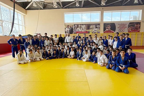 Встреча с единомышленниками: как спортивная школа олимпийского резерва помогает в духовно-нравственном и физическом воспитании