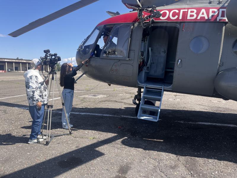 Журналисты ГТРК «Тыва» стали свидетелями совместных тренировок подразделений спецназа Росгвардии по десантированию