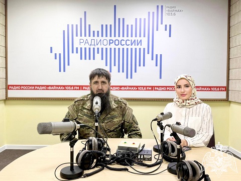 РОСГВАРДЕЕЦ В ЧЕЧЕНСКОЙ РЕСПУБЛИКЕ СТАЛ ГОСТЕМ РЕГИОНАЛЬНОГО РАДИО
