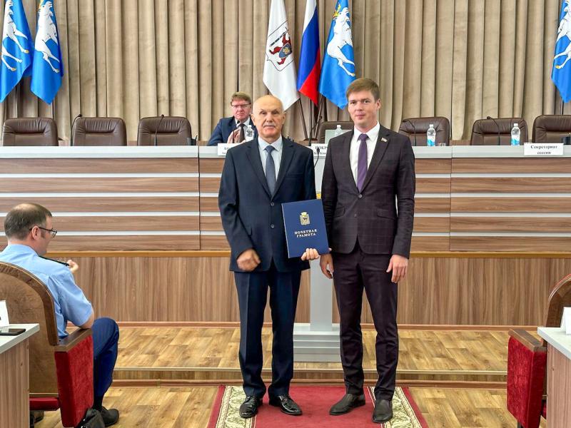 В Йошкар-Оле ветерана Росгвардии Георгия Попенова наградили почётной грамотой за вклад в патриотическое воспитание