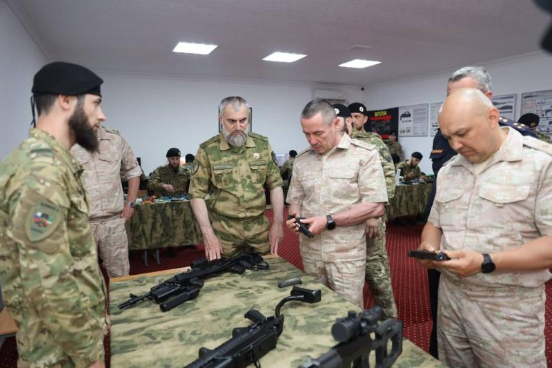КОМАНДУЮЩИЙ СЕВЕРО-КАВКАЗСКИМ ОКРУГОМ РОСГВАРДИИ ПРИБЫЛ С РАБОЧИМ ВИЗИТОМ В ЧЕЧЕНСКУЮ РЕСПУБЛИКУ